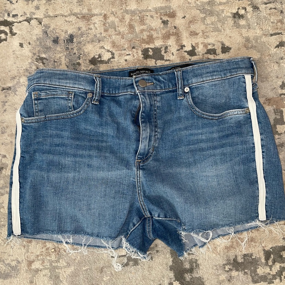 Banana Republic denim shorts - size 32